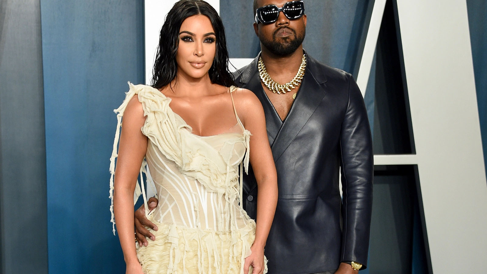 Preview for Kim-kardashian-kanye-west-fashion-event-celebrity-meme-backgroun-47bf5