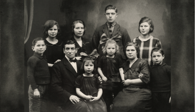 Preview for Vintage-family-portrait-vintage-meme-background-15e51