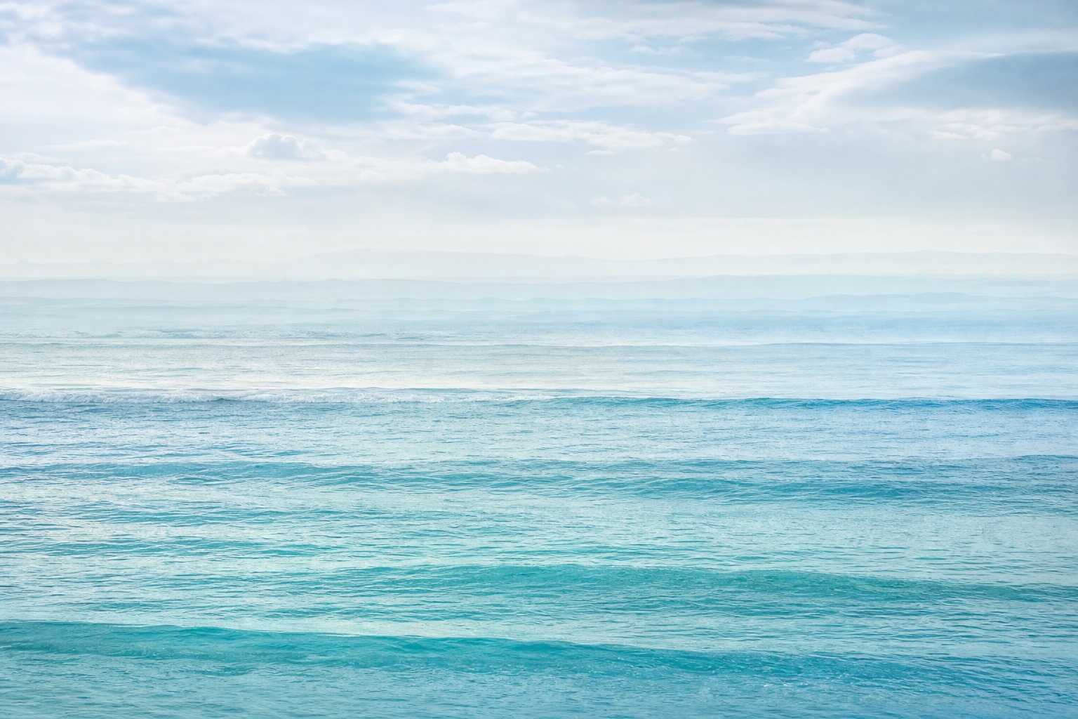 Preview for Pale Aqua Ocean Haze Background