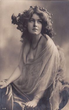 Preview for Vintage-woman-portrait-vintage-meme-background-78963