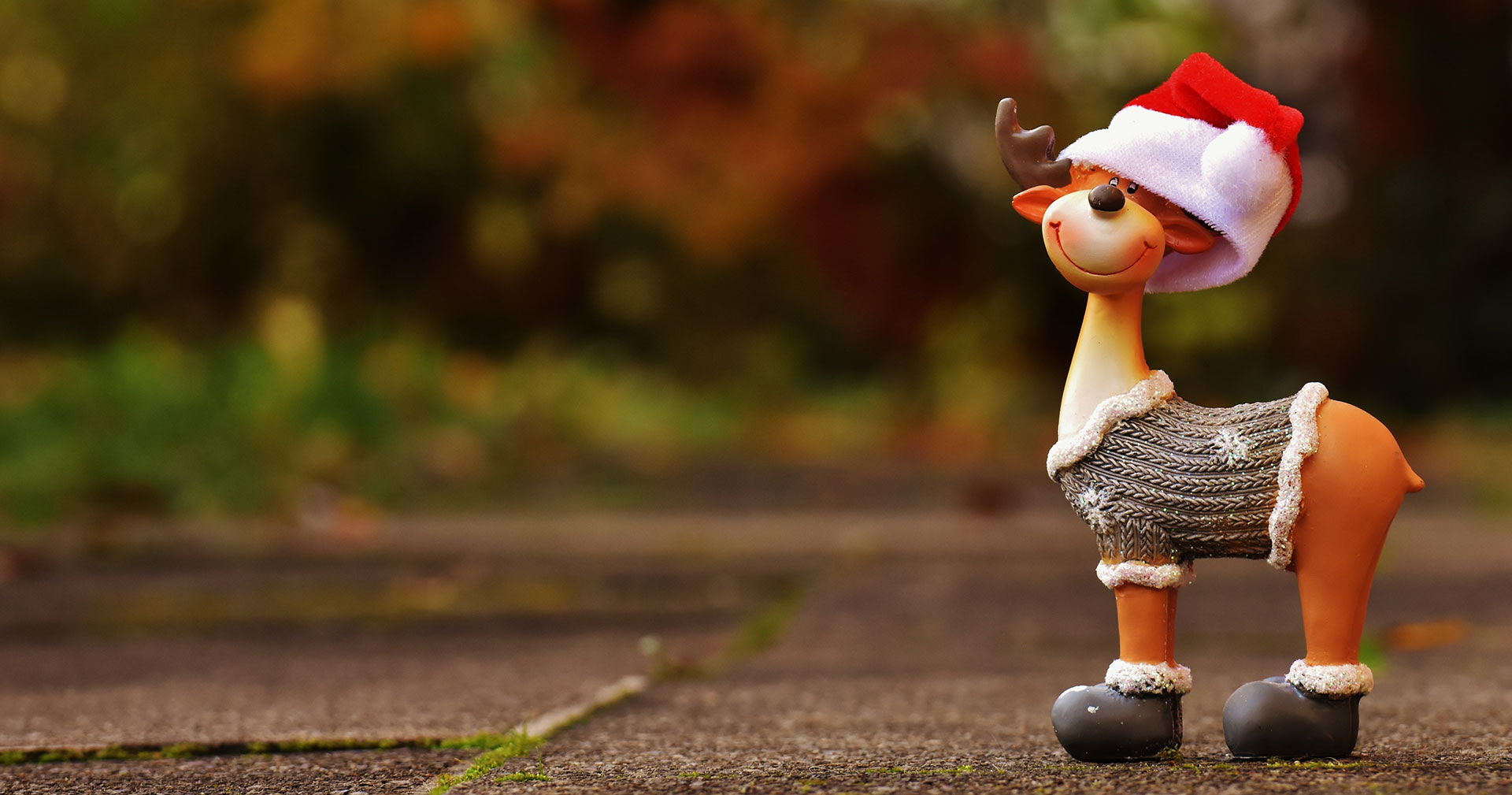 Preview for Christmas-reindeer-figurine-background-9ba3e